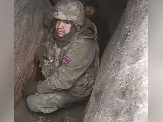 Украинские бойцы в Донбассе со страху нацепили шевроны Новороссии