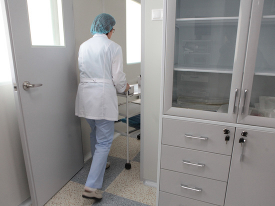 Врача и медсестру Печенгской ЦРБ будут судить за подделку сертификатов о вакцинации