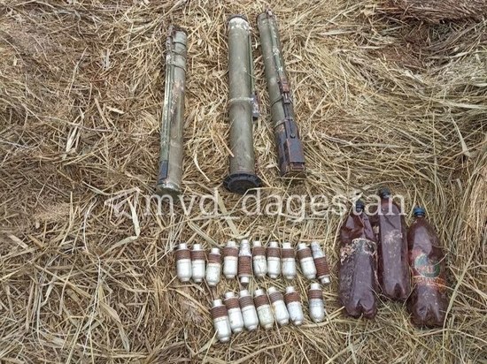 Житель Дагестана добровольно сдал оружие и боеприпасы