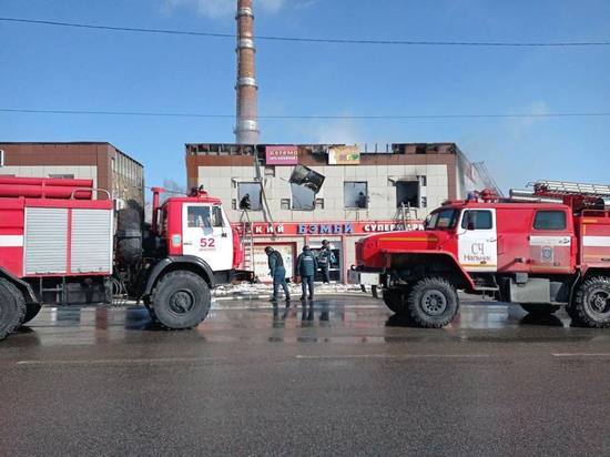 В шебекинском торговом центре, куда попали снаряды ВСУ, ликвидировали пожар