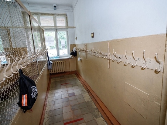 Почти 40 классов в школах Псковской области закрыли на карантин по ОРВИ