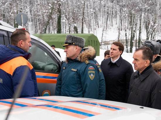 Министр МЧС России Александр Куренков осмотрел место ЧС в горном кластере Сочи
