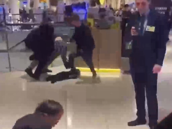 Школьники устроили массовую драку в столичном ТЦ "Авиапарк"