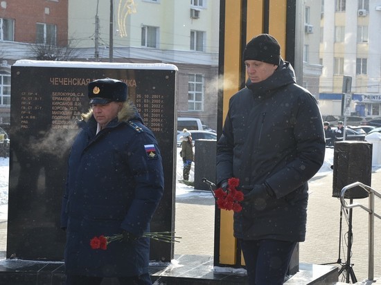 Губернатор Малков возложил цветы к памятникам защитников Отечества в Рязани