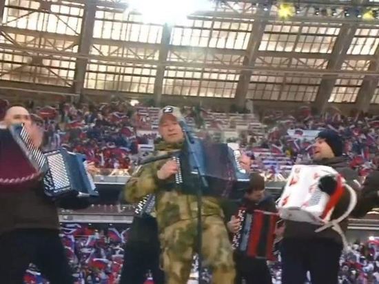 Тамбовчанин, написавший хит «333», выступил в «Лужниках» на митинг-концерте с участием Владимира Путина