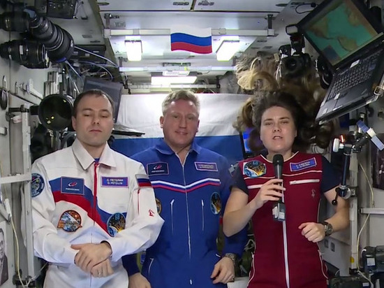 Космонавт из Новосибирска Анна Кикина поздравила россиян с 23 февраля