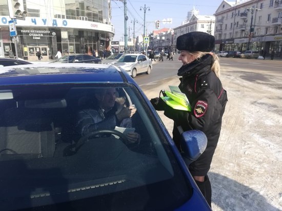 На дороги Воронежа 23 февраля вышла женская половина Госавтоинспекции