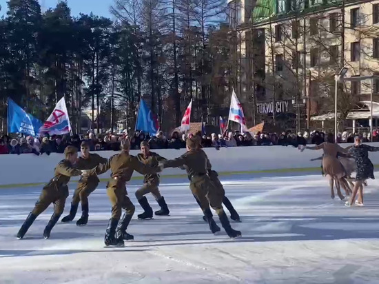На Юбилейной площади во Всеволожске провели концерт в честь Дня защитника Отечества