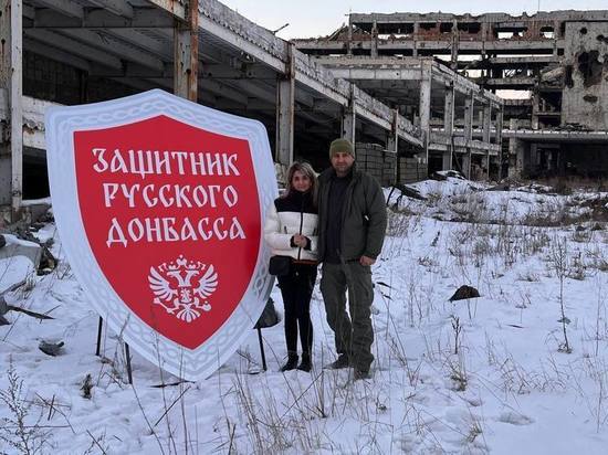 Щит «Защитник русского Донбасса» появился в районе аэропорта Донецка