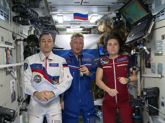 Екатеринбургский космонавт и его коллеги с МКС поздравили мужчин с 23 февраля