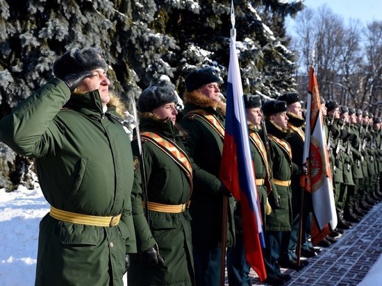 Губернатор Старовойт поздравил жителей Курской области с Днём защитника Отечества