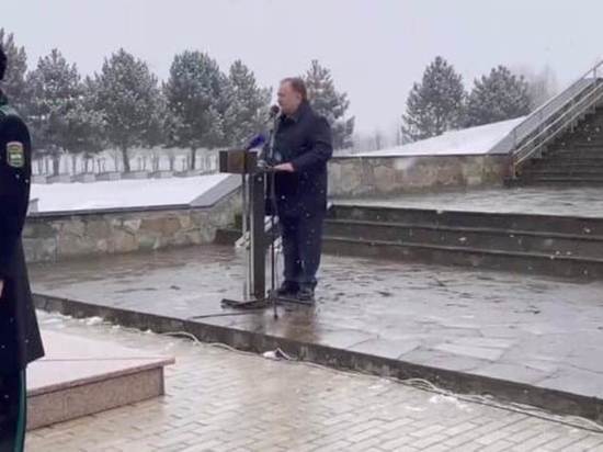 Глава Ингушетии помолился на мемориале жертвам политических репрессий
