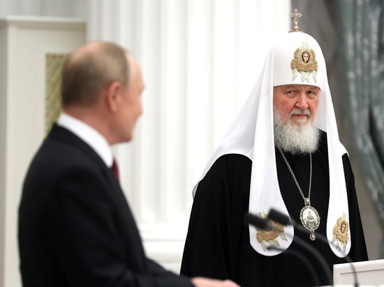 Путин пообещал военным священникам государственную поддержку
