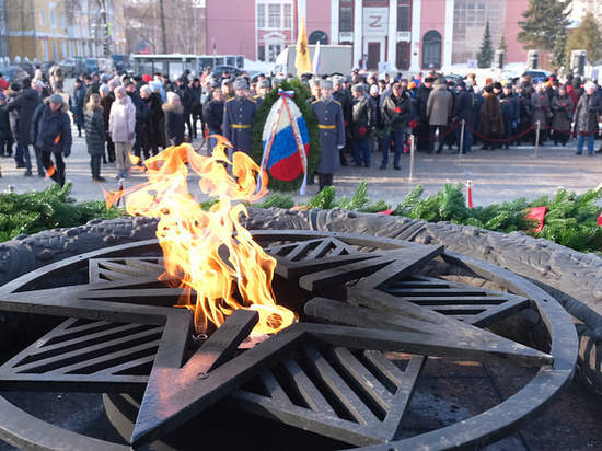 В Перми прошла церемония возложения цветов к Вечному огню