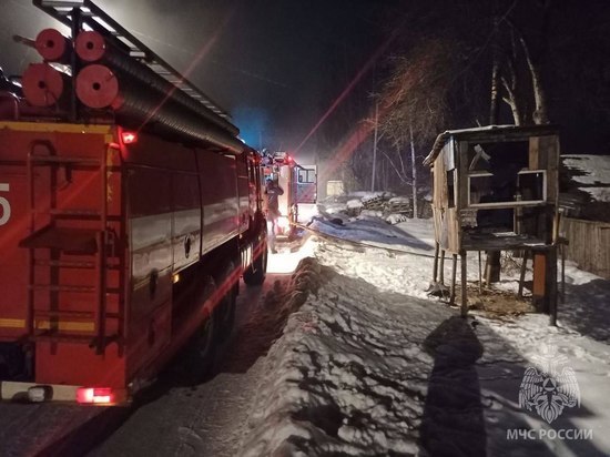 В Боровичах загорелся частный жилой дом