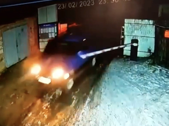 Читинец снёс шлагбаум в гаражном кооперативе, когда уезжал от полиции