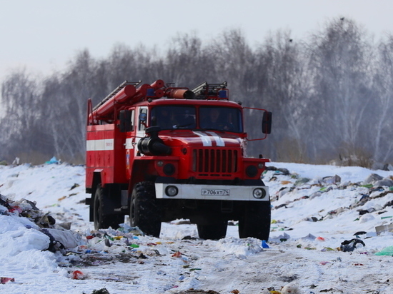 В Магнитогорске из горящей квартиры эвакуировали женщину с ребёнком