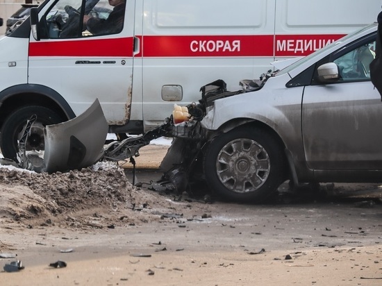 В Карачаево-Черкесии четыре человека разбились на машине во время прямой трансляции в соцсетях