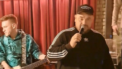 Жуков из «Руки вверх» спел хит Успенской: видео исполнения