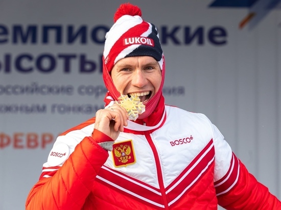 На стартах в Архангельской области Александр Большунов завоевал золото в скиатлоне