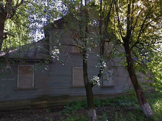 В Великом Новгороде полуразрушенный дом оказался объектом культурного наследия
