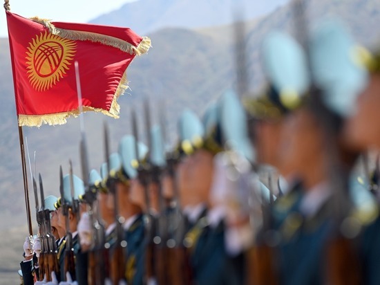 Президент Кыргызстана поздравил сограждан с Днем защитника Отечества