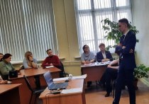 В Учебно-методическом центре Серпухова молодые преподаватели прорабатывали вопросы нетрадиционной педагогики в двух секциях