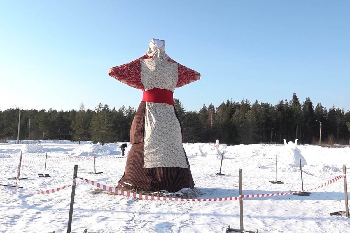 Костромские рекорды: в Шарье соорудили чучело Масленицы высотой в 7 метров