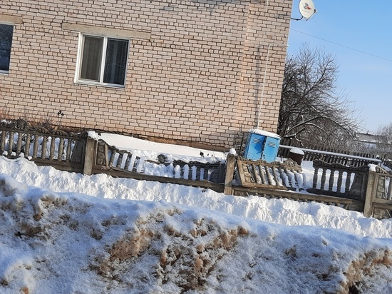 Хулиганы в Тверской области сломали забор, стоимостью 200 тысяч, прямо под окнами полиции