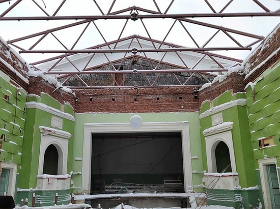 В культурном центре Новодвинска строители начали монтаж кровли