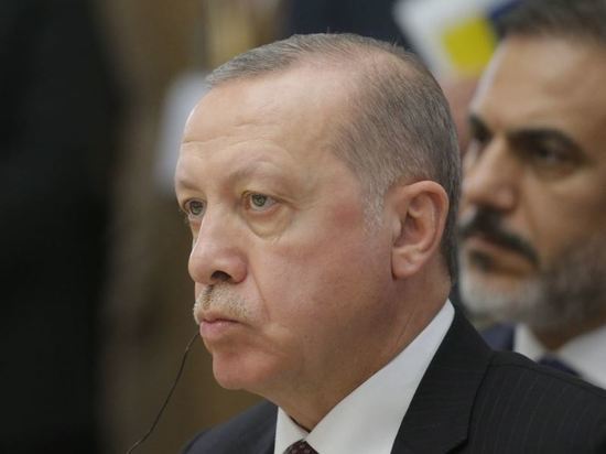 Макрон призвал Эрдогана усилить давление на Россию