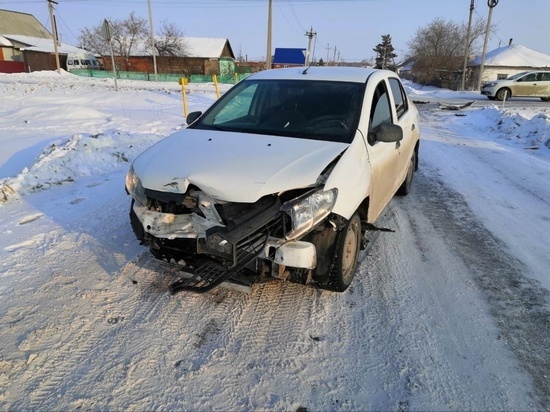 8-летняя девочка пострадала в столкновении двух машин в Омской области