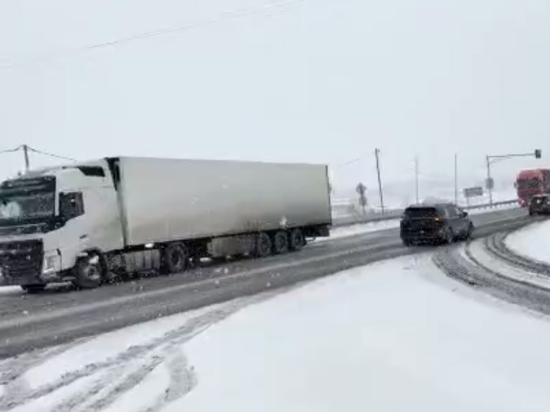 На трассе М5-Урал с Челябинской области столкнулись три грузовика