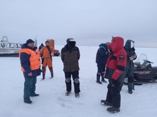 Спасатели Ленобласти напомнили рыбакам об опасности выхода на лед