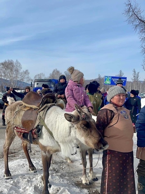 Оленеводам Тоджинского района Тувы вручили подарки