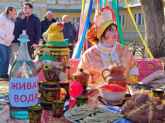 В Кисловодске туристы на Масленицу съели 20 тысяч нарзанных блинов