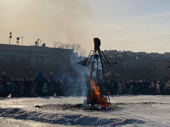 Чучело Масленицы сожгли 26 февраля на площади Ленина в Чите