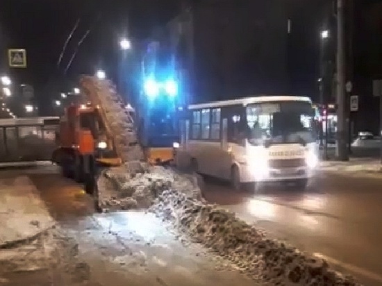 На борьбу со снегом в Красноярске выделили 100 спецмашин