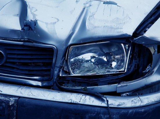 На трассе М-11 в Новгородской области произошло ДТП с участием около 30 машин, погибла женщина
