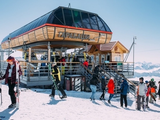 Туристические «пробки»: гигантские очереди на горнолыжных курортах Кавказа