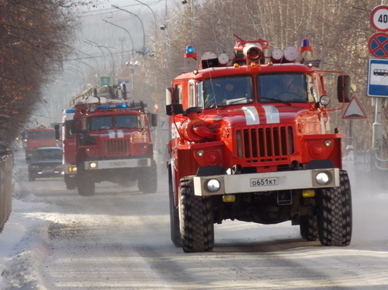 В Кирове 7 пожарных расчетов боролись с огнем в 2-этажном доме