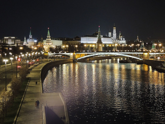 Shot: из Москва-реки выловили старый труп, плывший в сторону Кремля