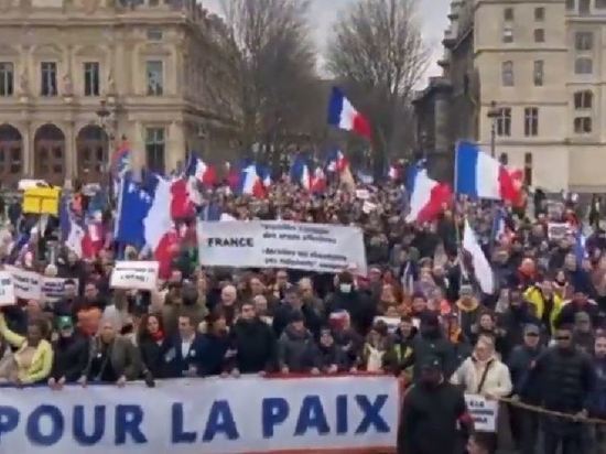 В Париже состоялась вторая акция за выход Франции из НАТО