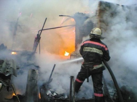Частный дом вспыхнул в Лазовском районе Приморья