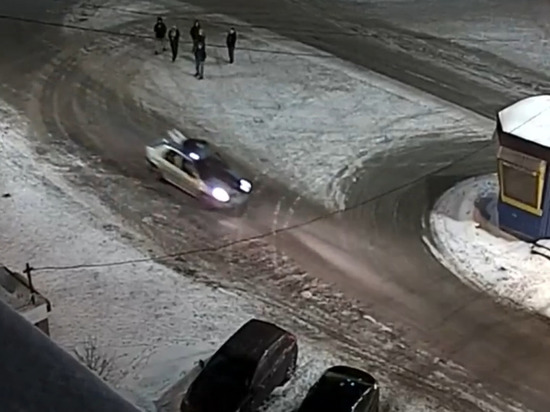 Автомобиль с человеком на крыше пролетел по центру Петрозаводска
