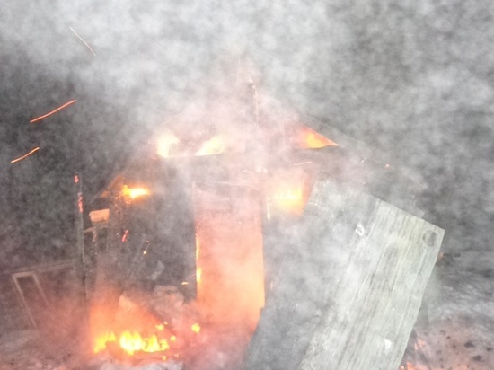 Пожар уничтожил баню в селе Карелии Вирма