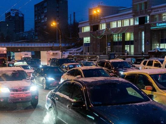 Новосибирск 27 февраля сковали пробки в 8 баллов