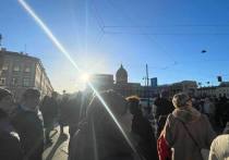 Понедельник, 27 февраля, Петербург встретит солнцем и небольшим потеплением. Об этом в своем Telegram-канале сообщил ведущий специалист центра погоды «Фобос» Михаил Леус.