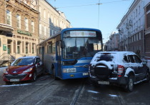Крупная авария произошла в понедельник утром на пересечении улиц Карла Маркса и Ленина