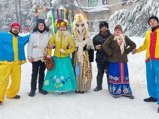 В Оленино Тверской области провожали зиму и сжигали чучело